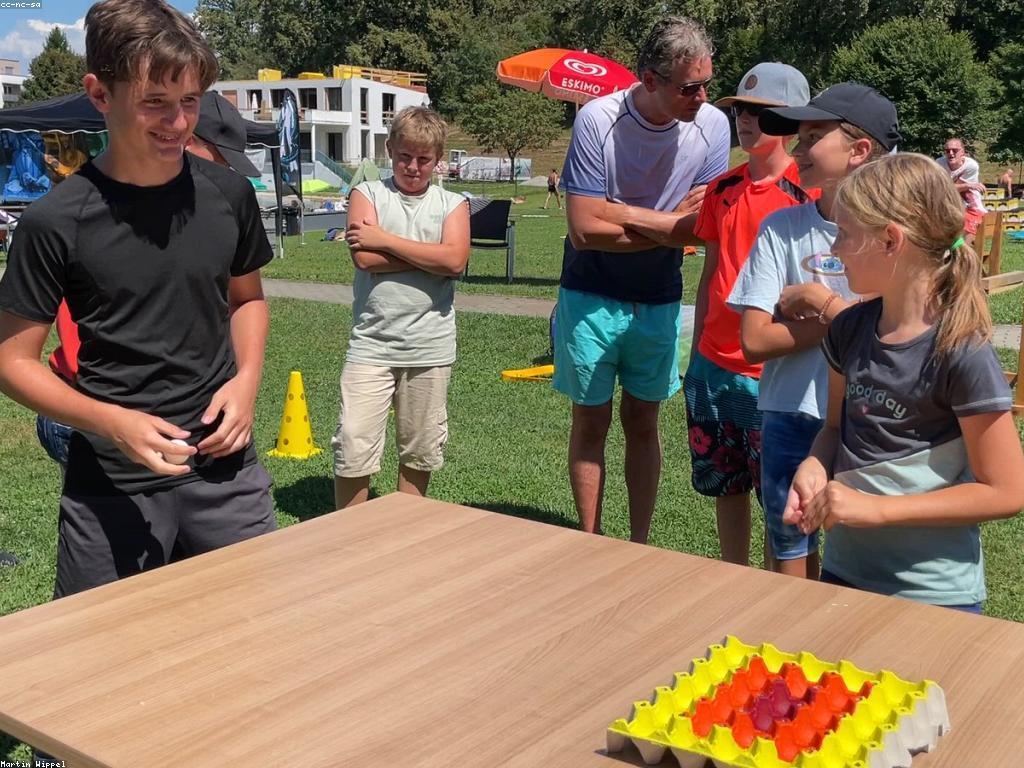 មិត្តភាពថែមទៀត៖ ការកែសម្រួលនិងការអភិវឌ្ឍន៍